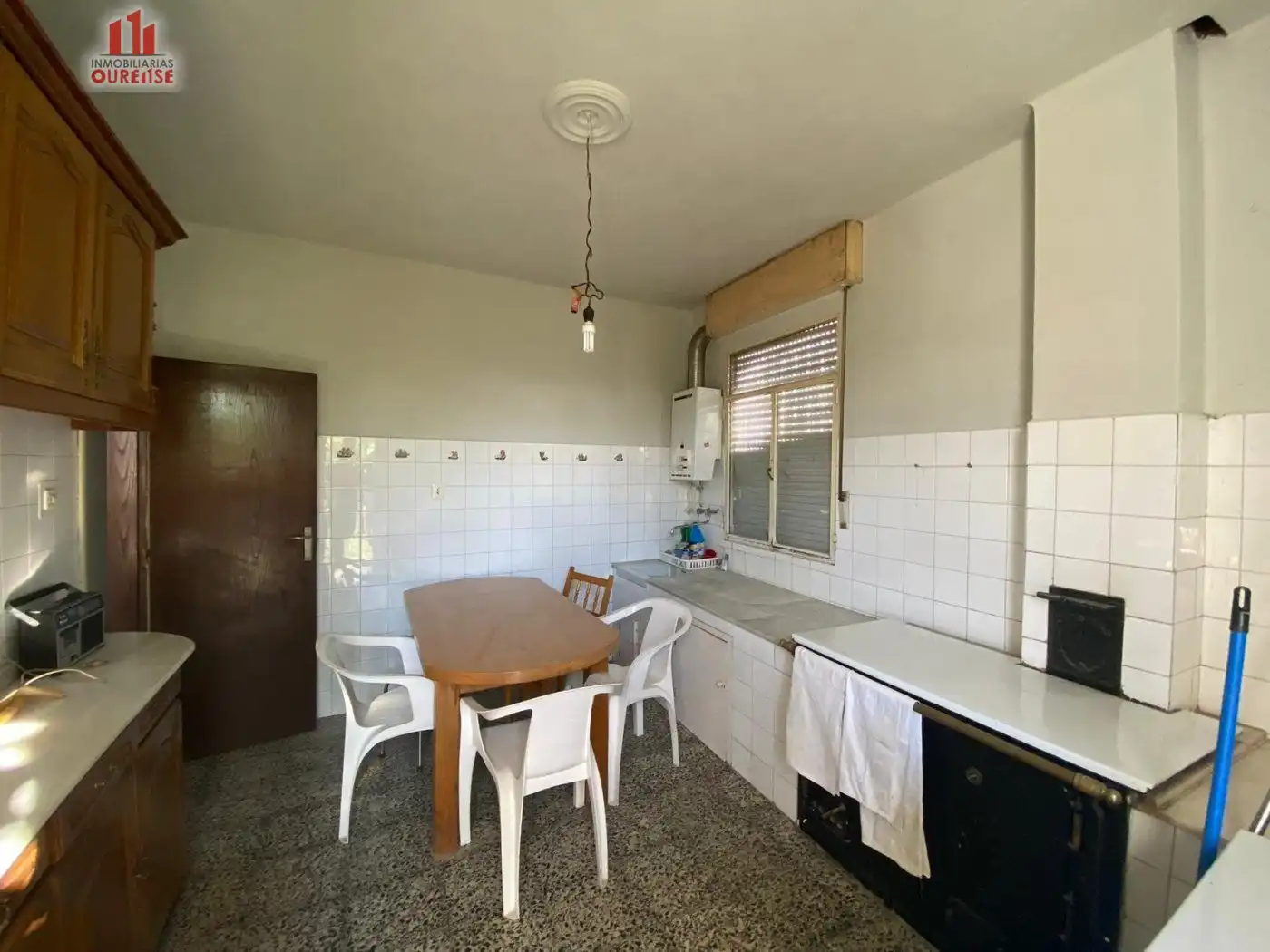 Cocina de Casa o chalet en venta en Toén con Jardín privado, Terraza y Amueblado
