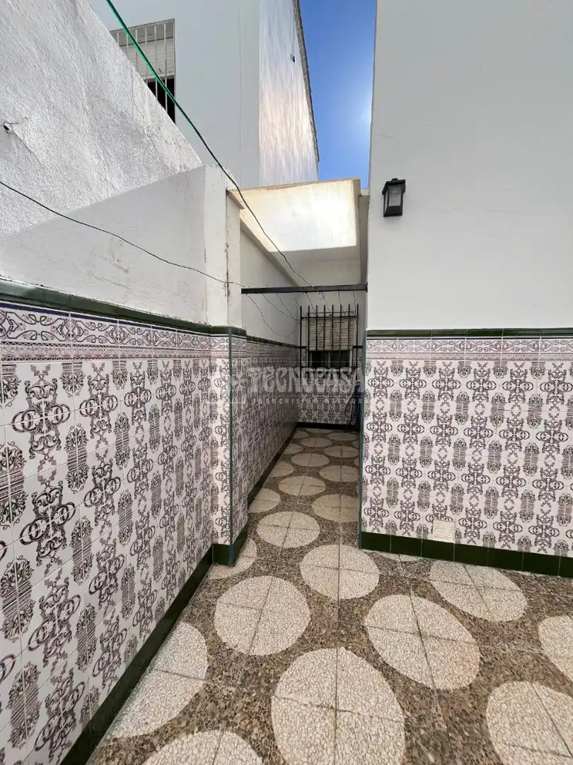 Detached homes for sale in San Fernando  with Air Conditioner, Balcony and Alarm