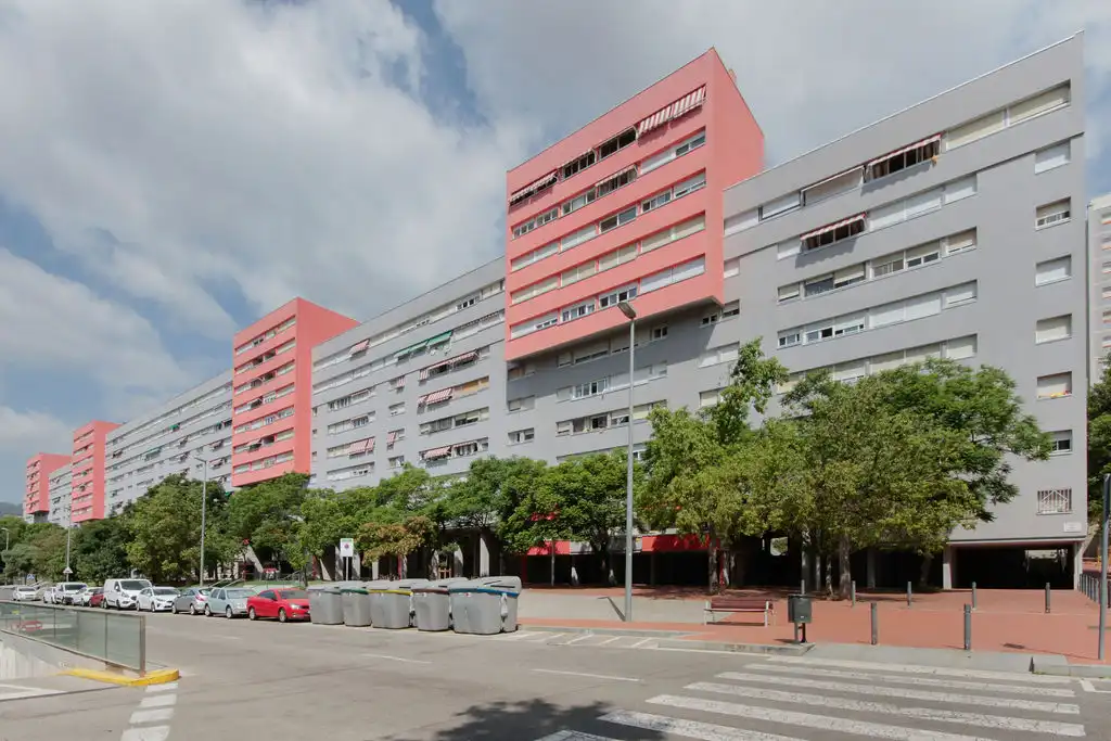 Vista exterior de Pis en venda en Barcelona amb Calefacció