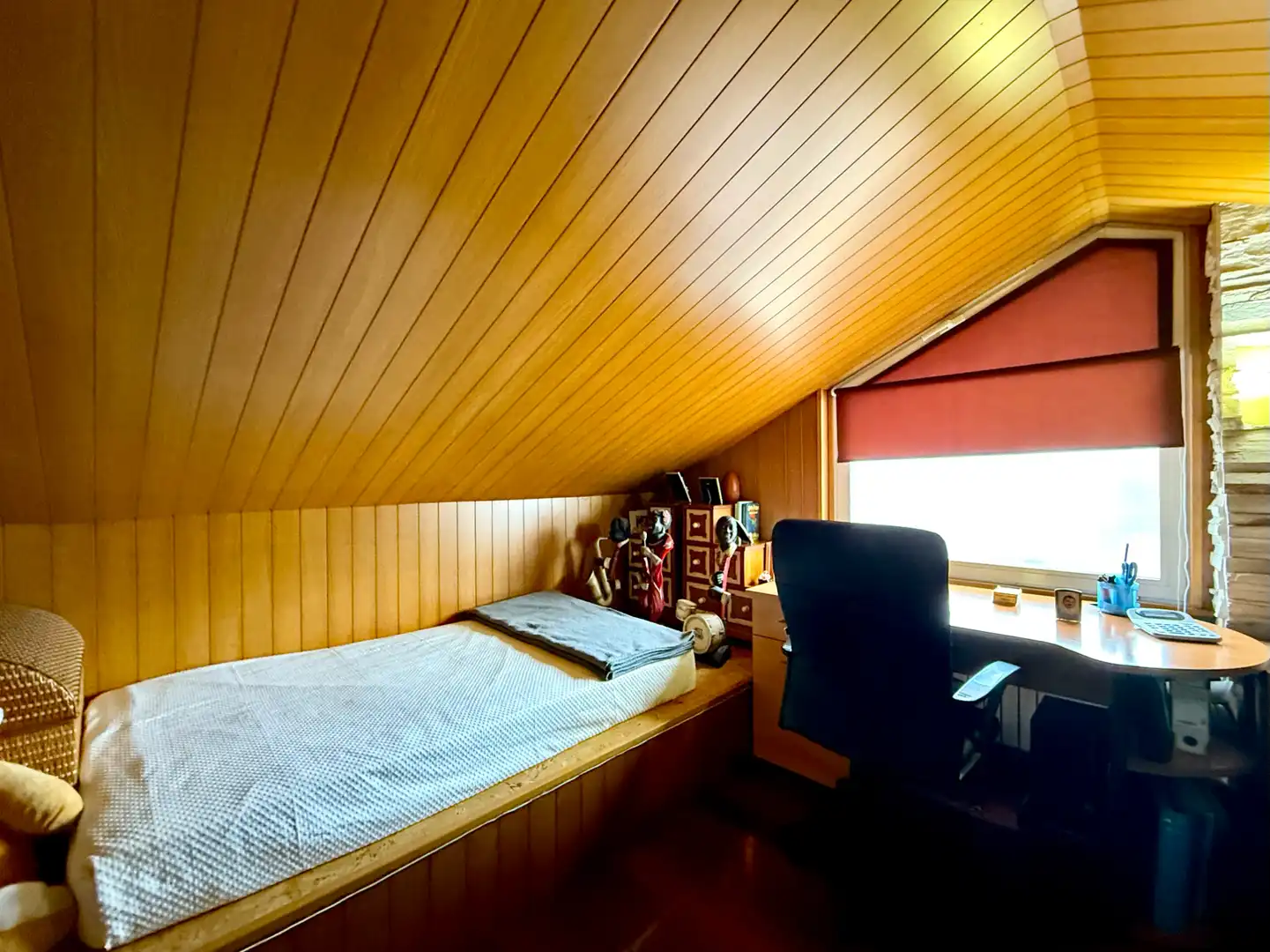 Habitación de Casa adosada en venta en Irun  con Terraza, Trastero y Amueblado