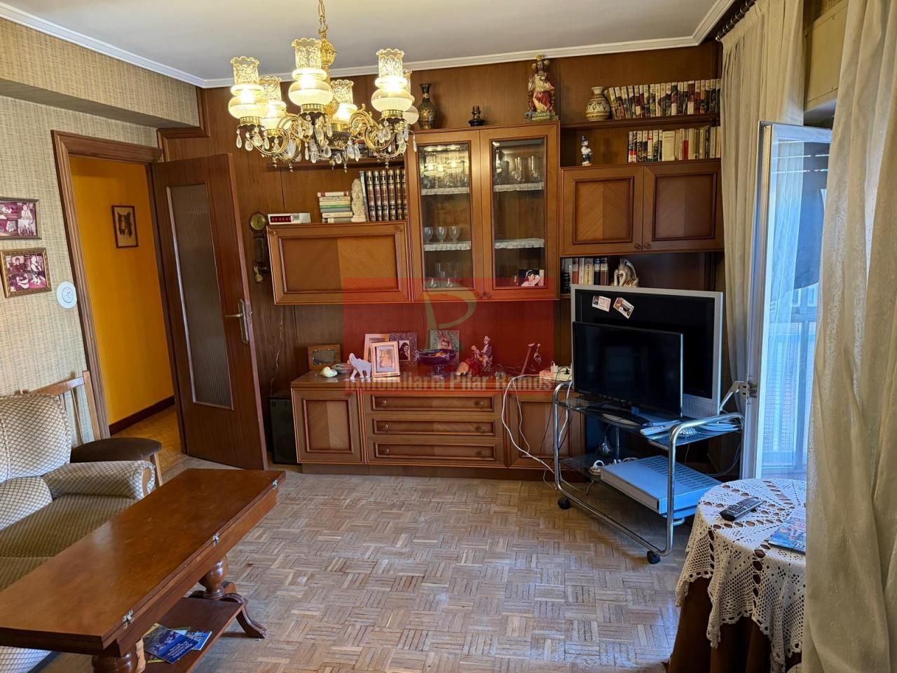 Sala d'estar de Pis en venda en León Capital  amb Calefacció, Parquet i Terrassa