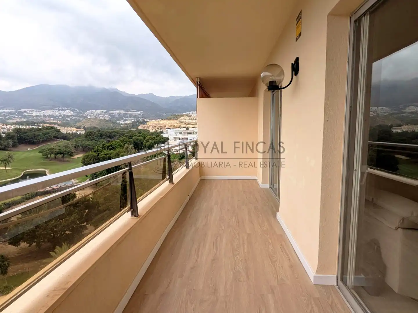 Vista exterior de Pis en venda en Benalmádena amb Terrassa, Moblat i Forn