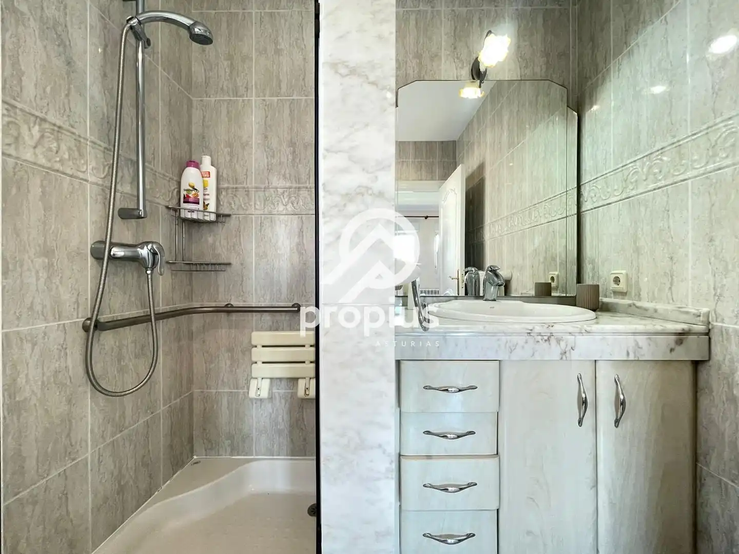 Bathroom of Houses for sale in Llanes  with Heating, Private garden and Terrace