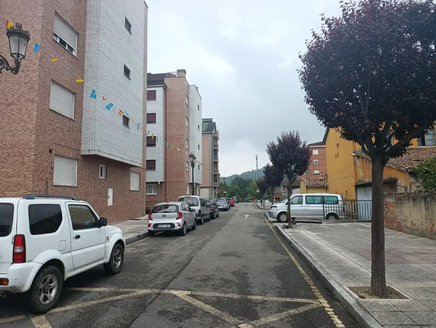 Vista exterior de Edifici en venda en Oviedo 