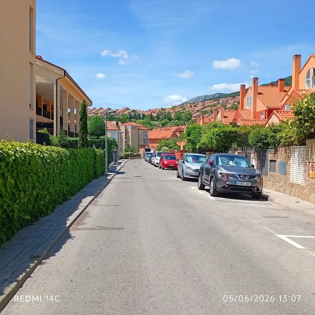 Vista exterior de Pis en venda en San Lorenzo de El Escorial amb Calefacció, Traster i Piscina comunitària