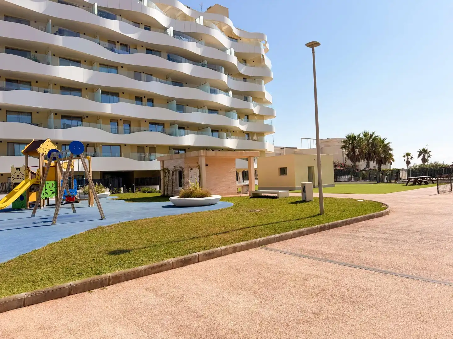 Vista exterior de Apartamento de alquiler en El Puig de Santa Maria con Aire acondicionado, Calefacción y Terraza