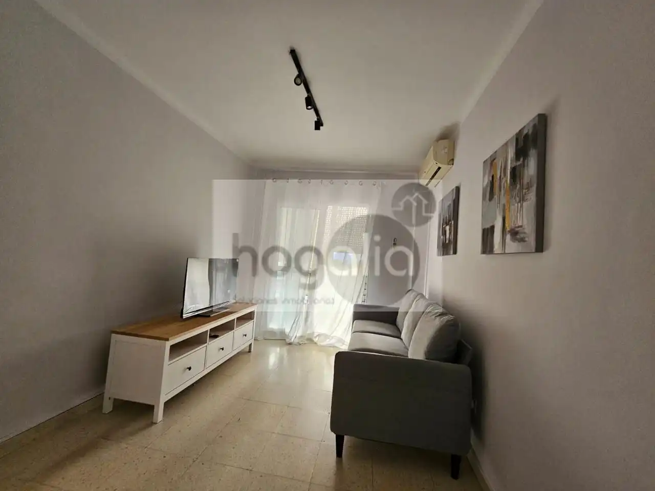 Sala d'estar de Pis de lloguer en Sevilla amb Aire condicionat, Terrassa i Moblat