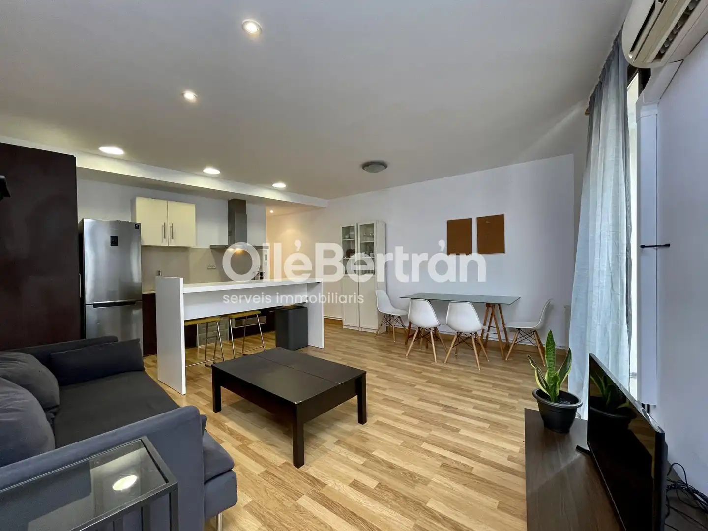 Living room of Flat for sale in Barcelona  with Air Conditioner, Heating and Oven