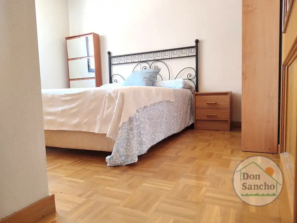Habitación de Casa adosada en venta en Viana de Cega con Calefacción, Jardín privado y Terraza