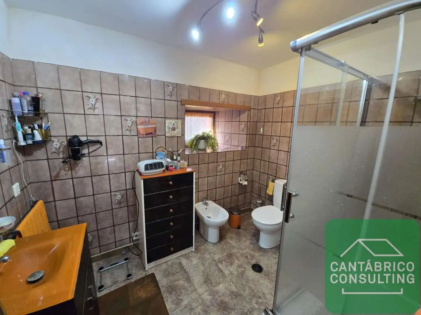 Bathroom of Houses for sale in Navia  with Heating, Storage room and Furnished