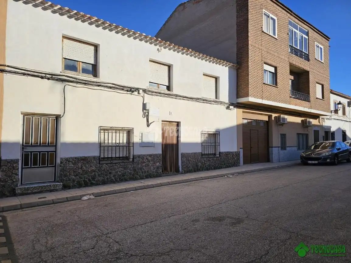 Vista exterior de Casa adosada en venda en Balazote