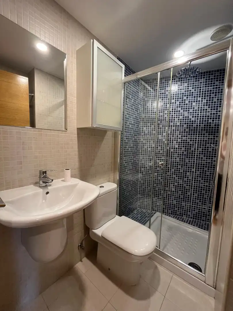 Bathroom of Flat for rent in Cambre   with Heating and Storage room