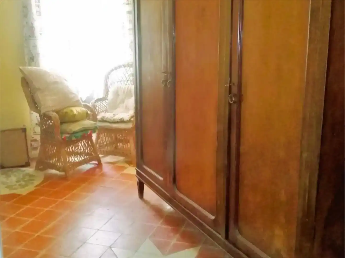 Dormitori de Finca rústica en venda en Hueva amb Jardí privat, Traster i Moblat
