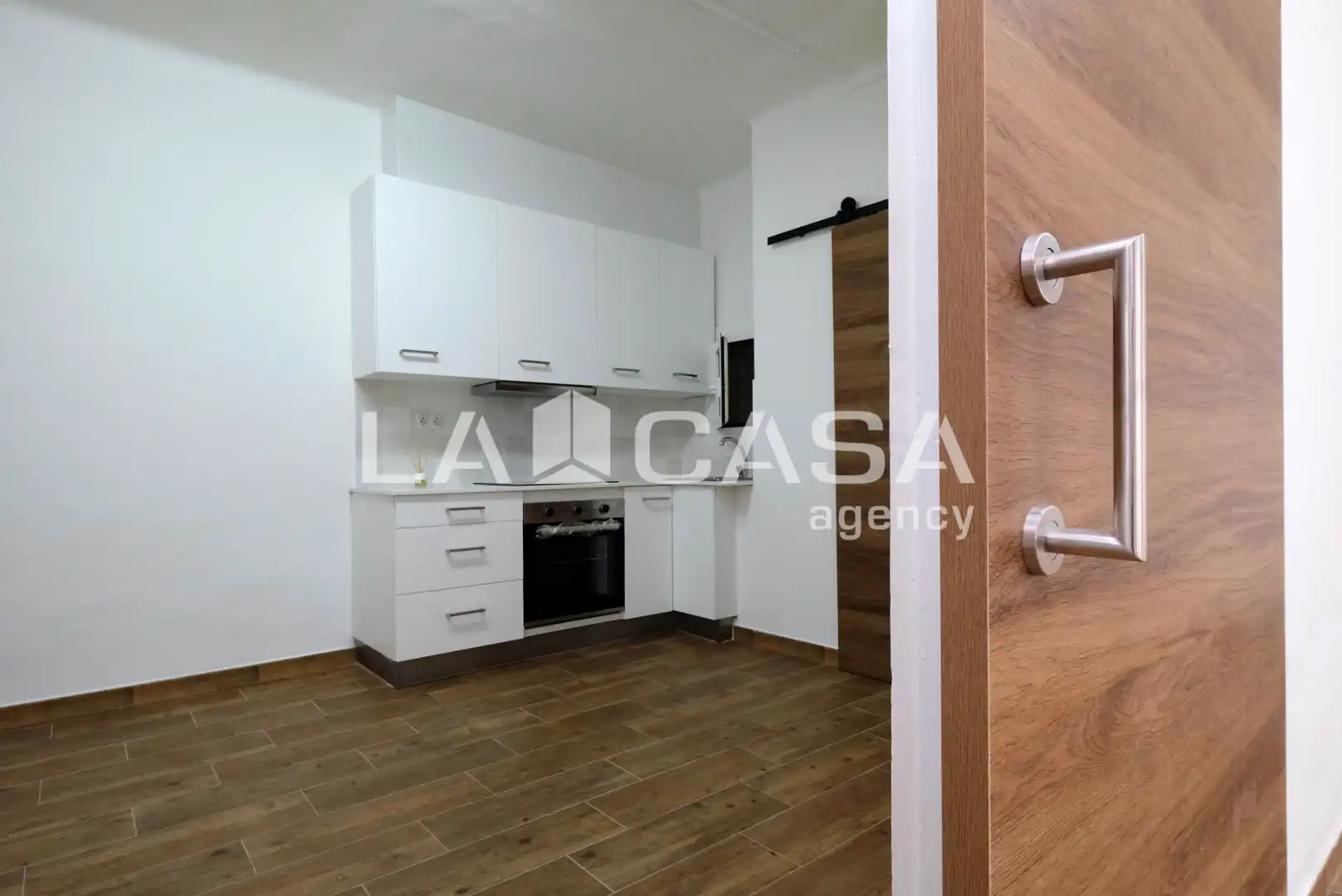Kitchen of Office for sale in Barcelona