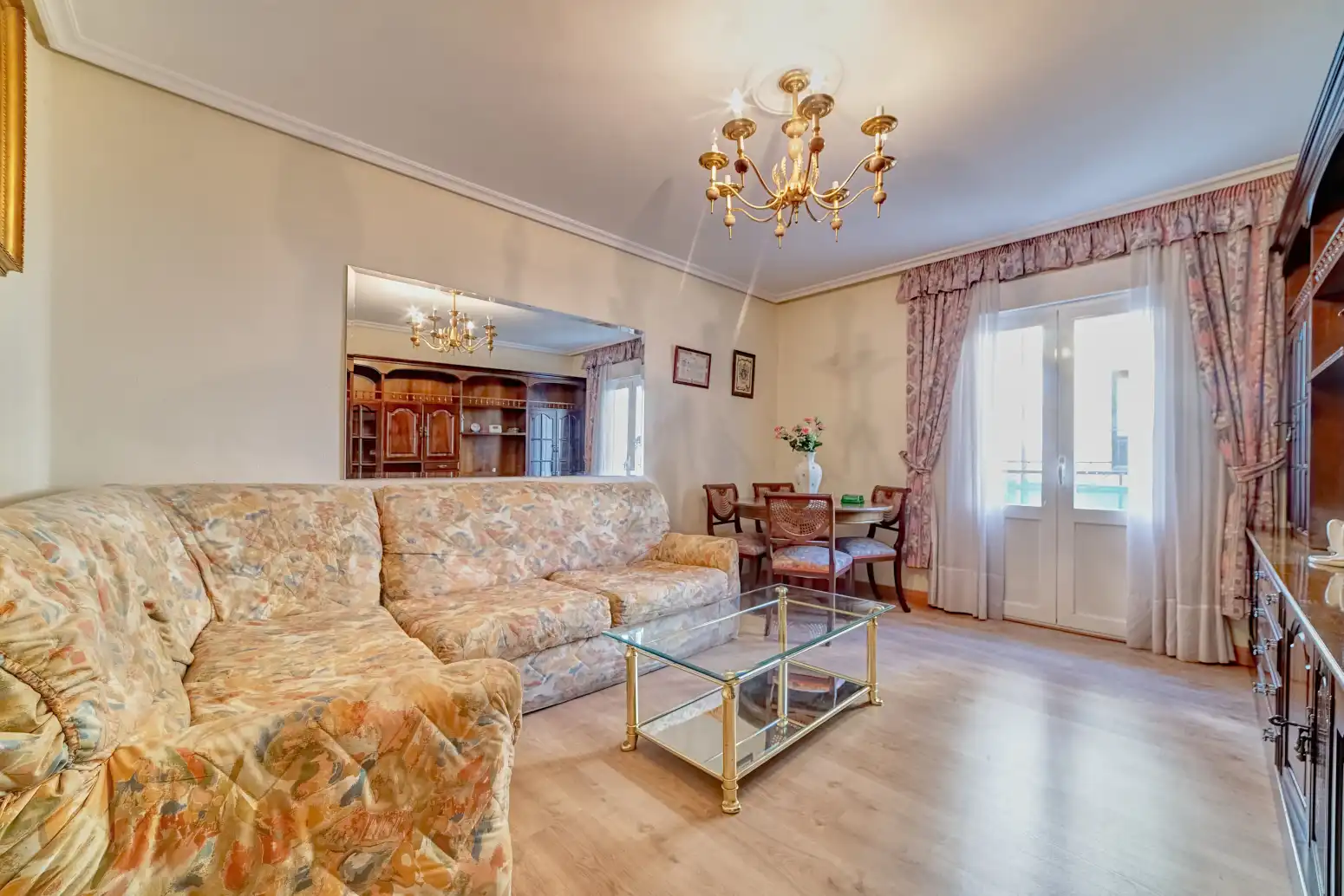 Sala de estar de Piso en venta en Burlada / Burlata con Calefacción, Parquet y Balcón