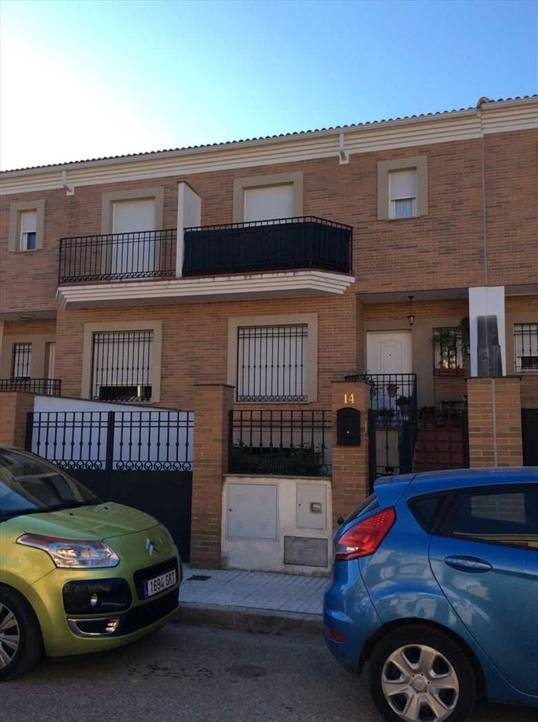 Vista exterior de Piso en venta en Linares