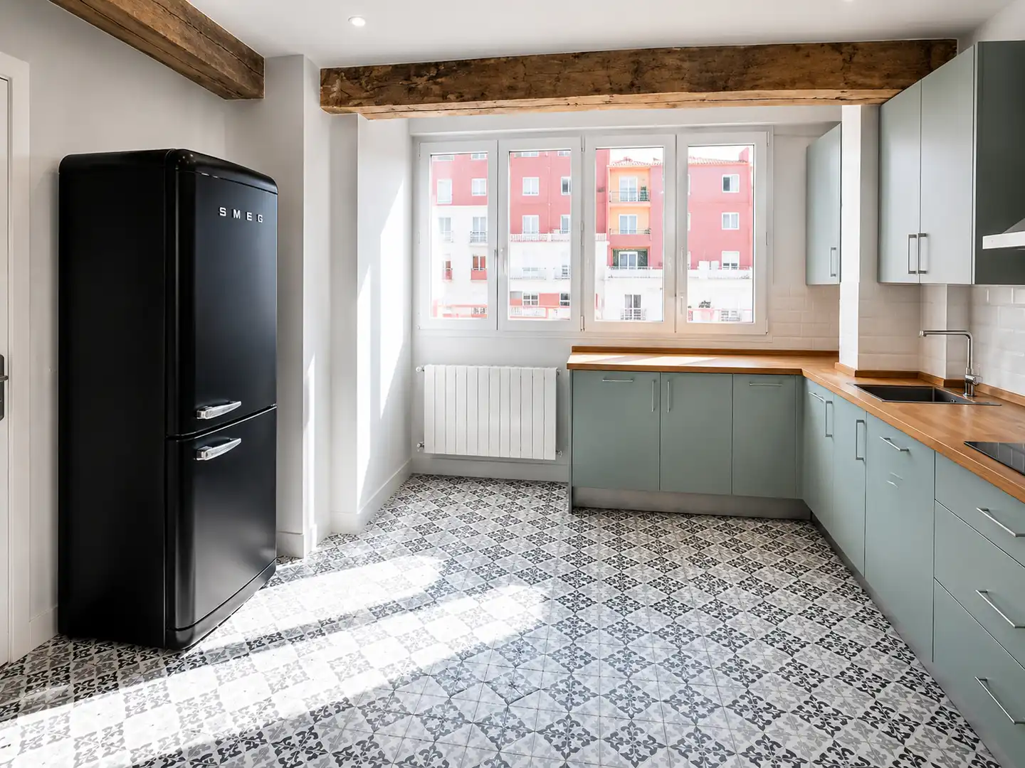 Cocina de Piso de alquiler en Santander con Calefacción, Trastero y Horno