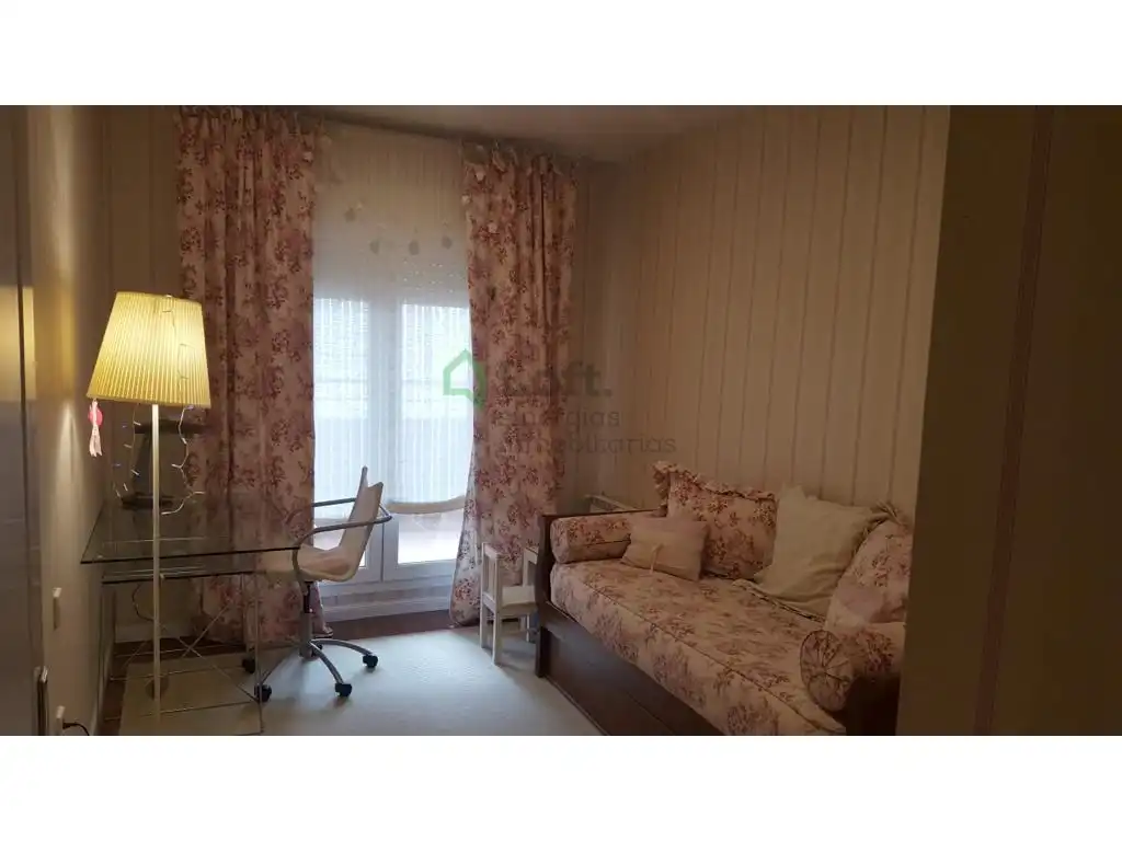 Habitación de Ático de alquiler en Badajoz con Aire acondicionado, Jardín privado y Terraza