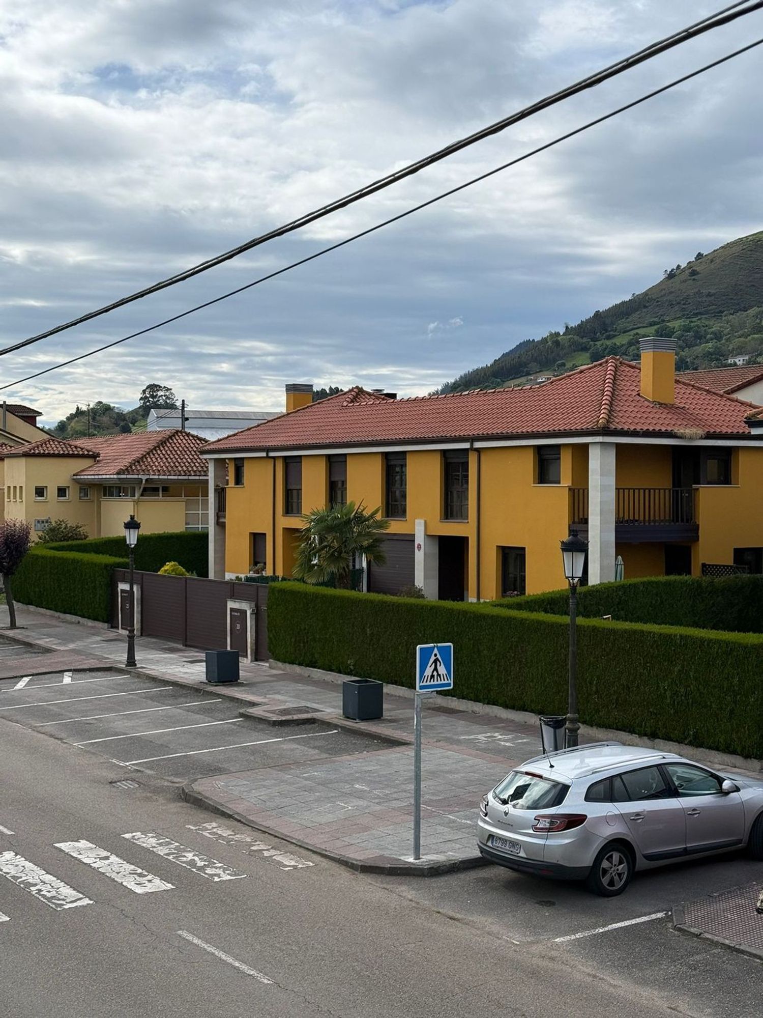 Vista exterior de Casa o xalet de lloguer en Sariego amb Calefacció, Terrassa i Traster