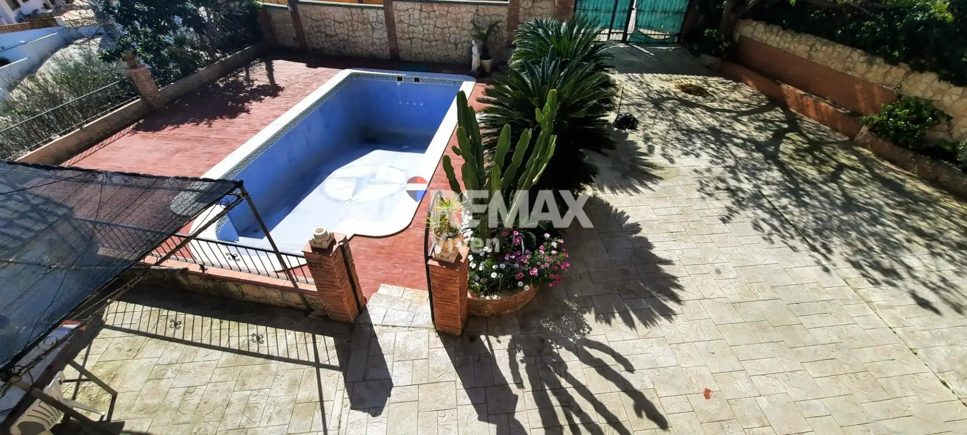 Piscina de Casa o xalet en venda en Cubelles amb Terrassa
