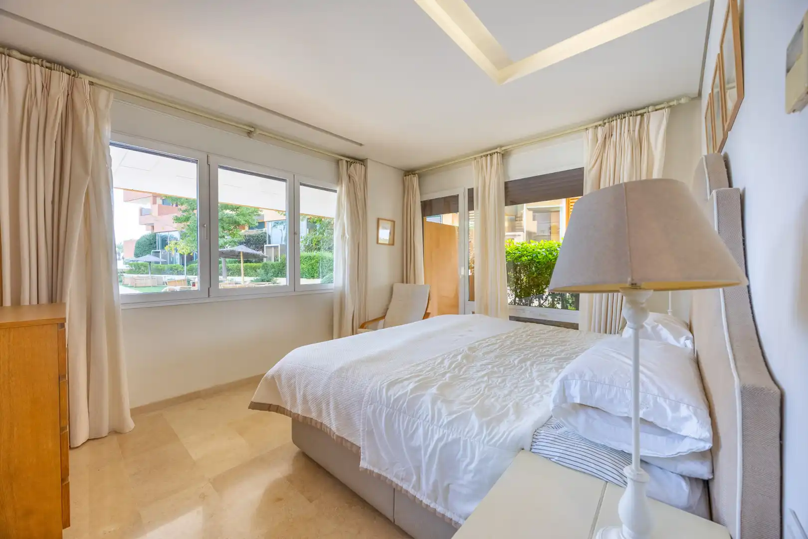 Habitación de Planta baja en venta en Sotogrande con Aire acondicionado, Jardín privado y Terraza