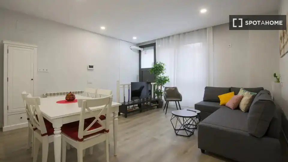 Living room of Flat for rent in Madrid  with Air Conditioner, Heating and Furnished