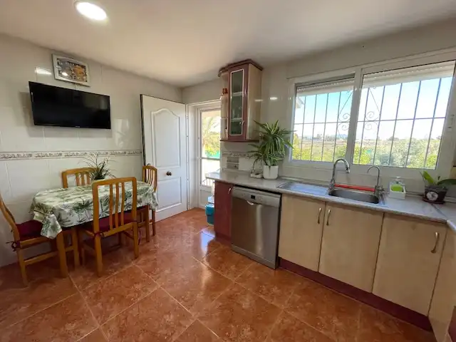 Cuina de Casa o xalet en venda en Alicante / Alacant amb Aire condicionat, Calefacció i Jardí privat