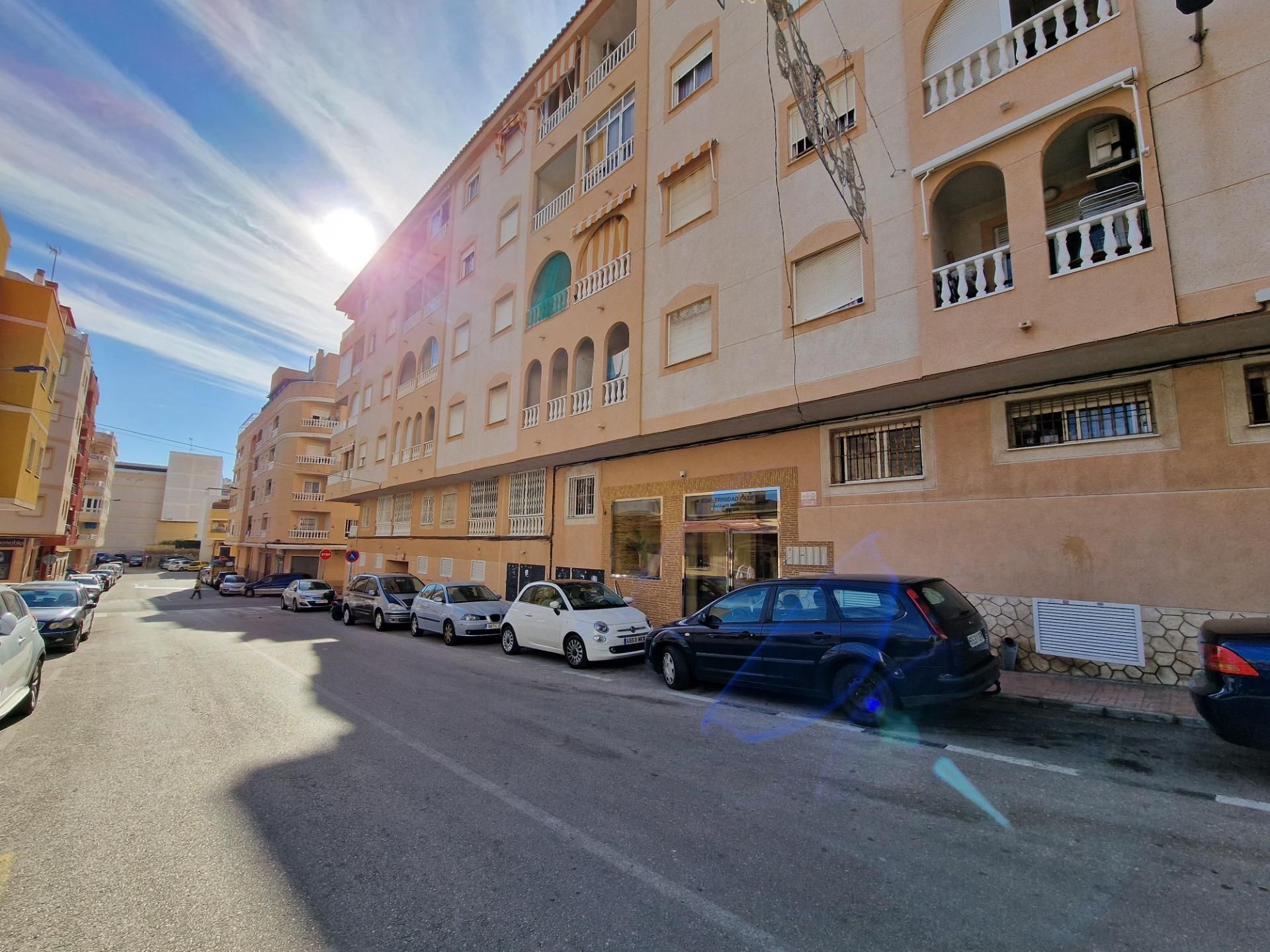 Vista exterior de Apartamento en venta en Torrevieja con Terraza, Balcón y Piscina comunitaria