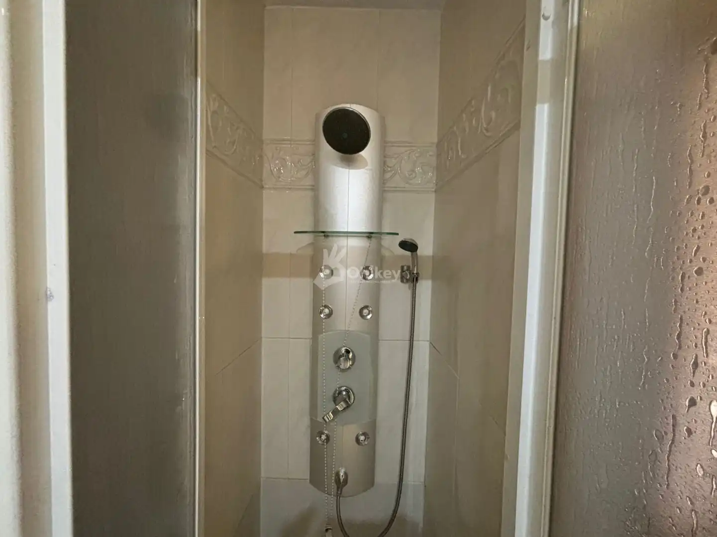 Bathroom of Houses for sale in Onzonilla  with Heating, Parquet flooring and Swimming Pool