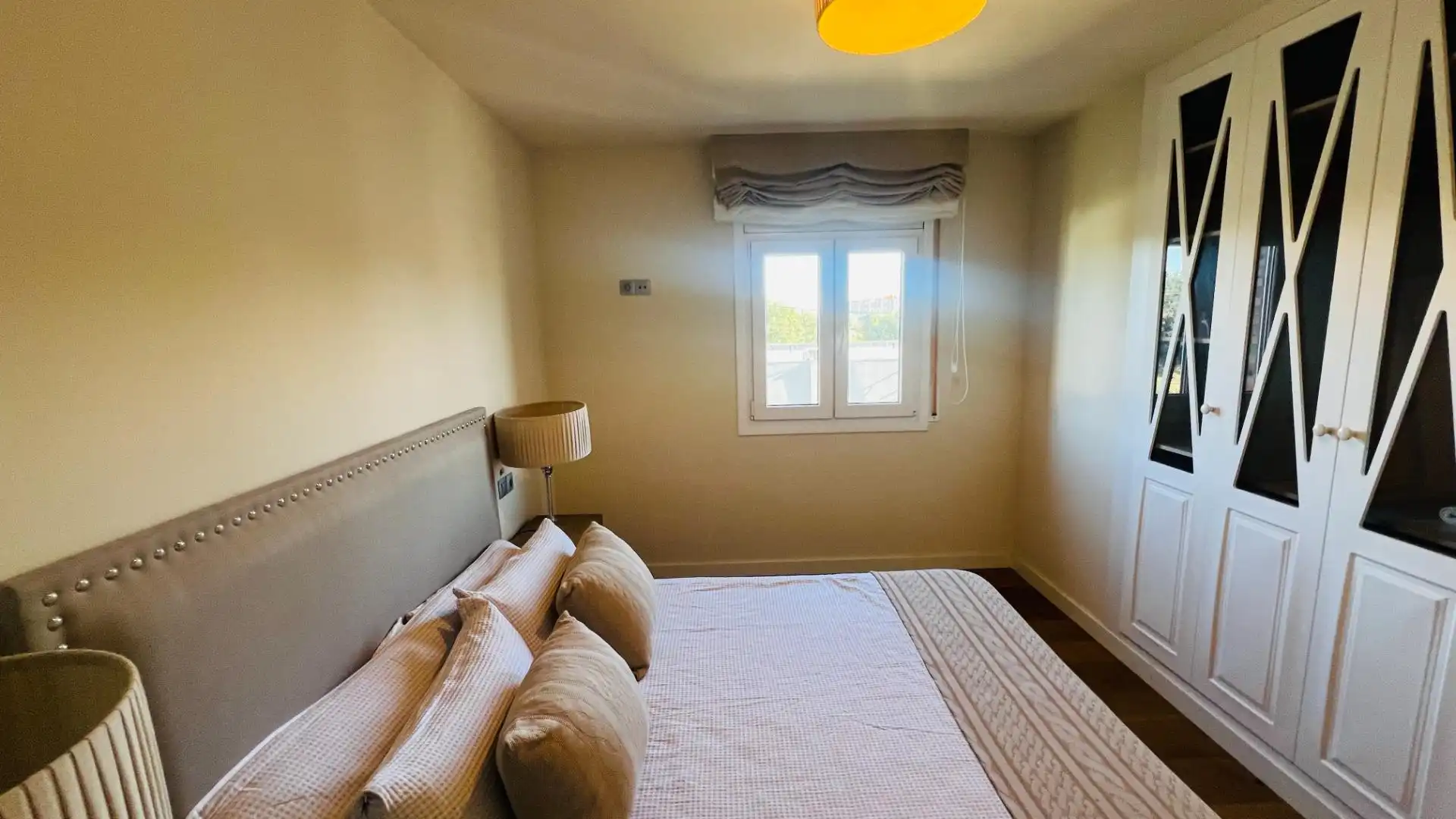 Bedroom of Houses for sale in Cambrils  with Air Conditioner, Private garden and Parquet flooring