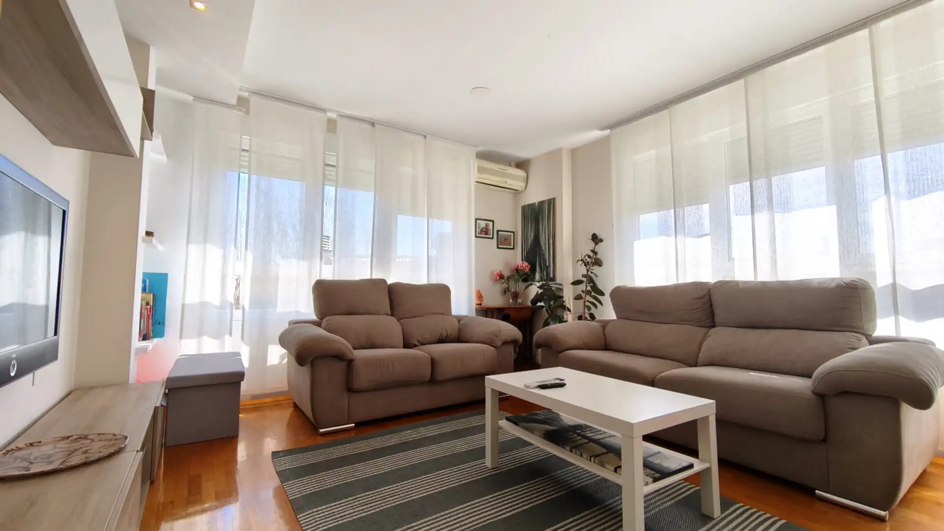 Wohnzimmer von Dachboden zum Verkauf in Villamediana de Iregua mit Klimaanlage, Heizung und Parkett