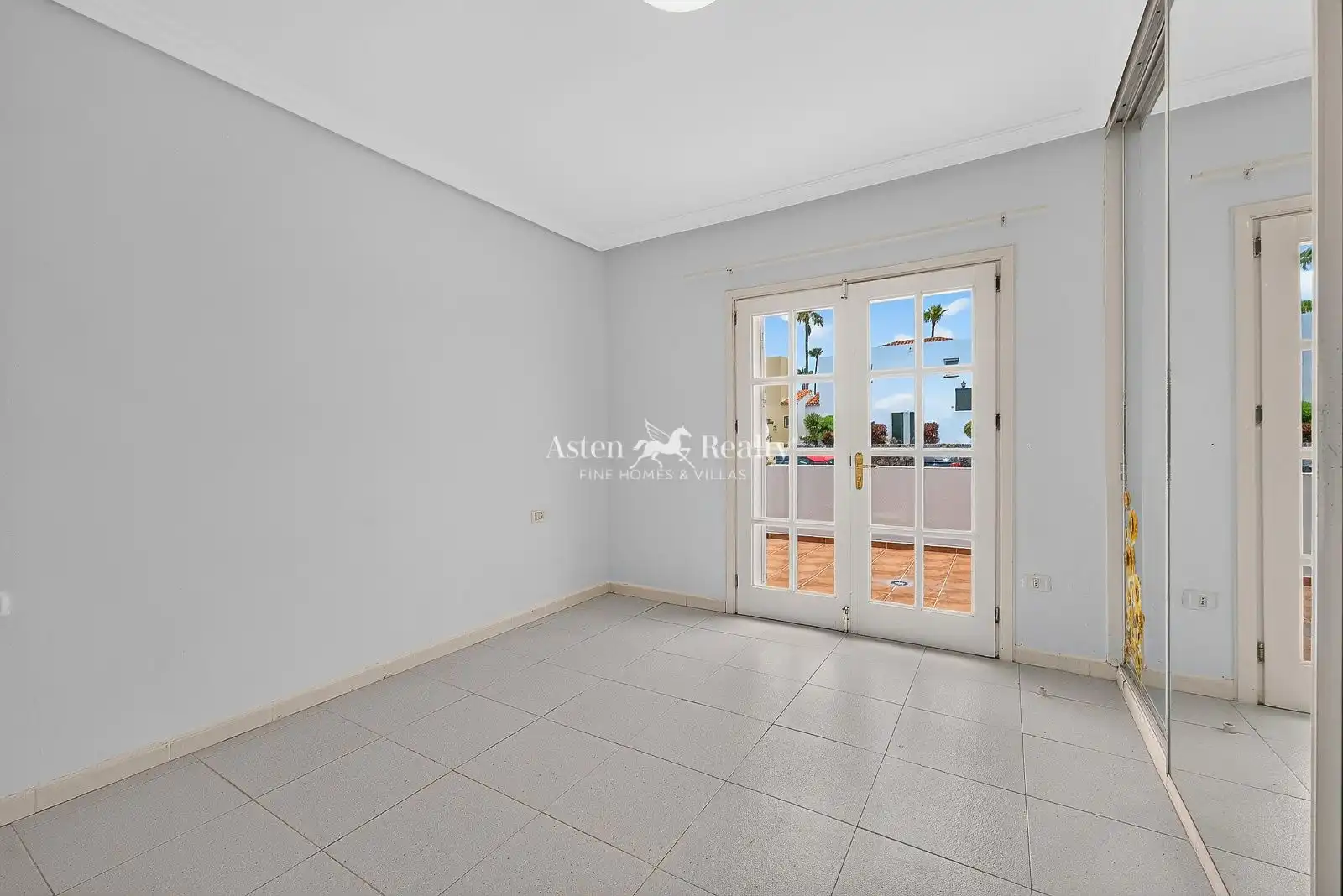 Habitación de Piso en venta en San Miguel de Abona con Terraza, Piscina y Piscina comunitaria