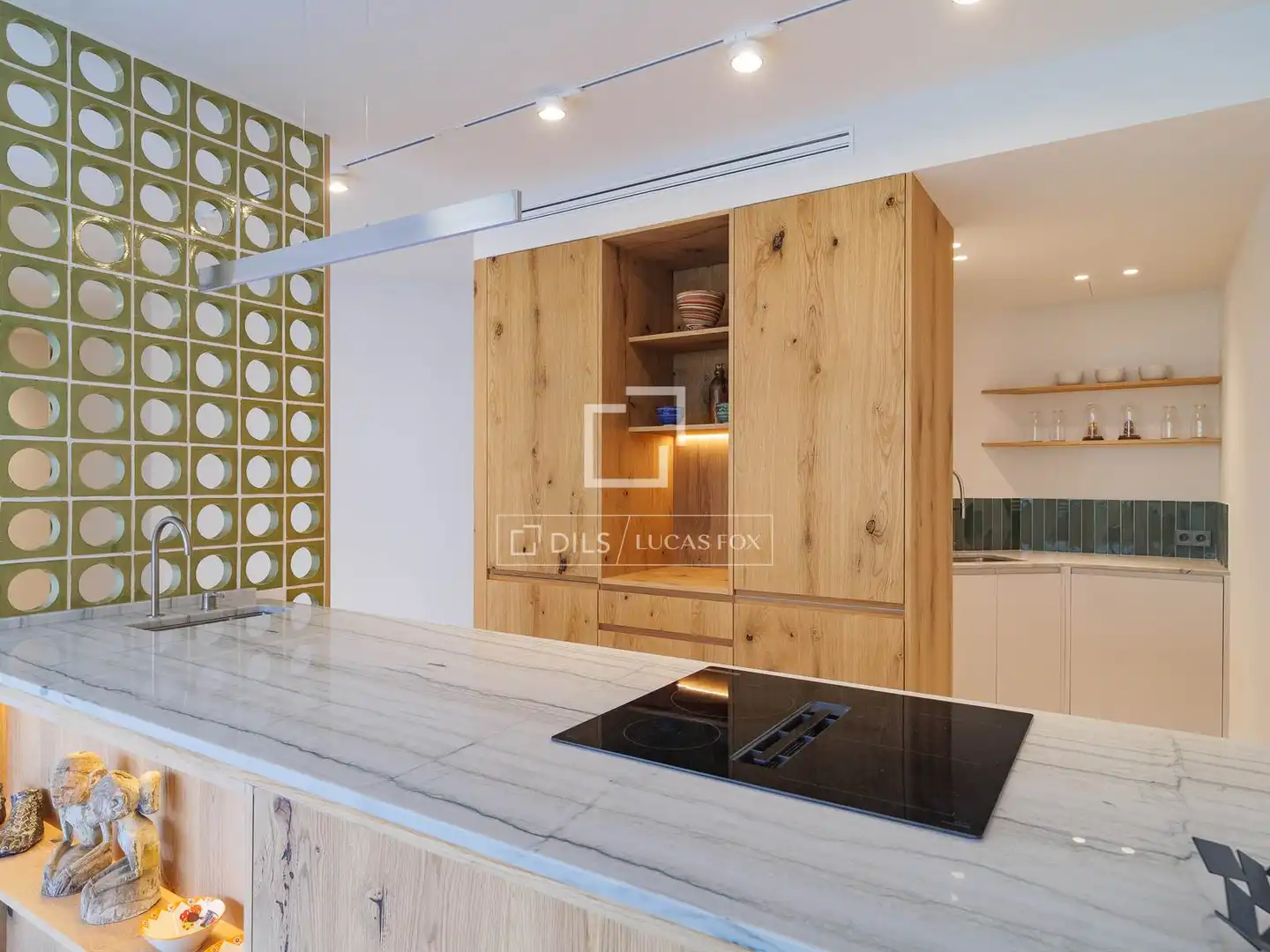 Küche von Wohnung zum Verkauf in Barcelona mit Heizung, Terrasse und Abstellraum