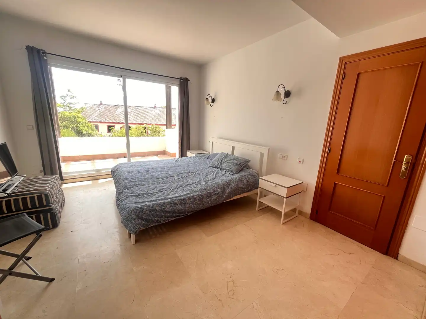 Dormitori de Casa adosada en venda en Marbella amb Jardí privat, Terrassa i Moblat
