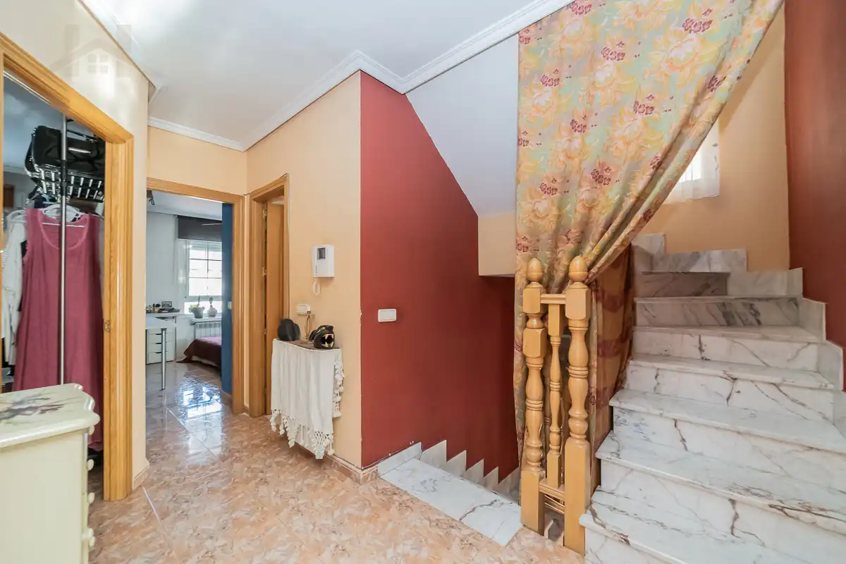 Casa aparellada amb terrassa en venda a Calle Sierra de Gredos 64, imagen 37