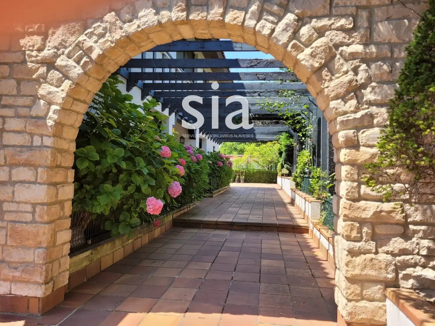 Vista exterior de Casa o xalet en venda en Vitoria - Gasteiz amb Calefacció i Traster