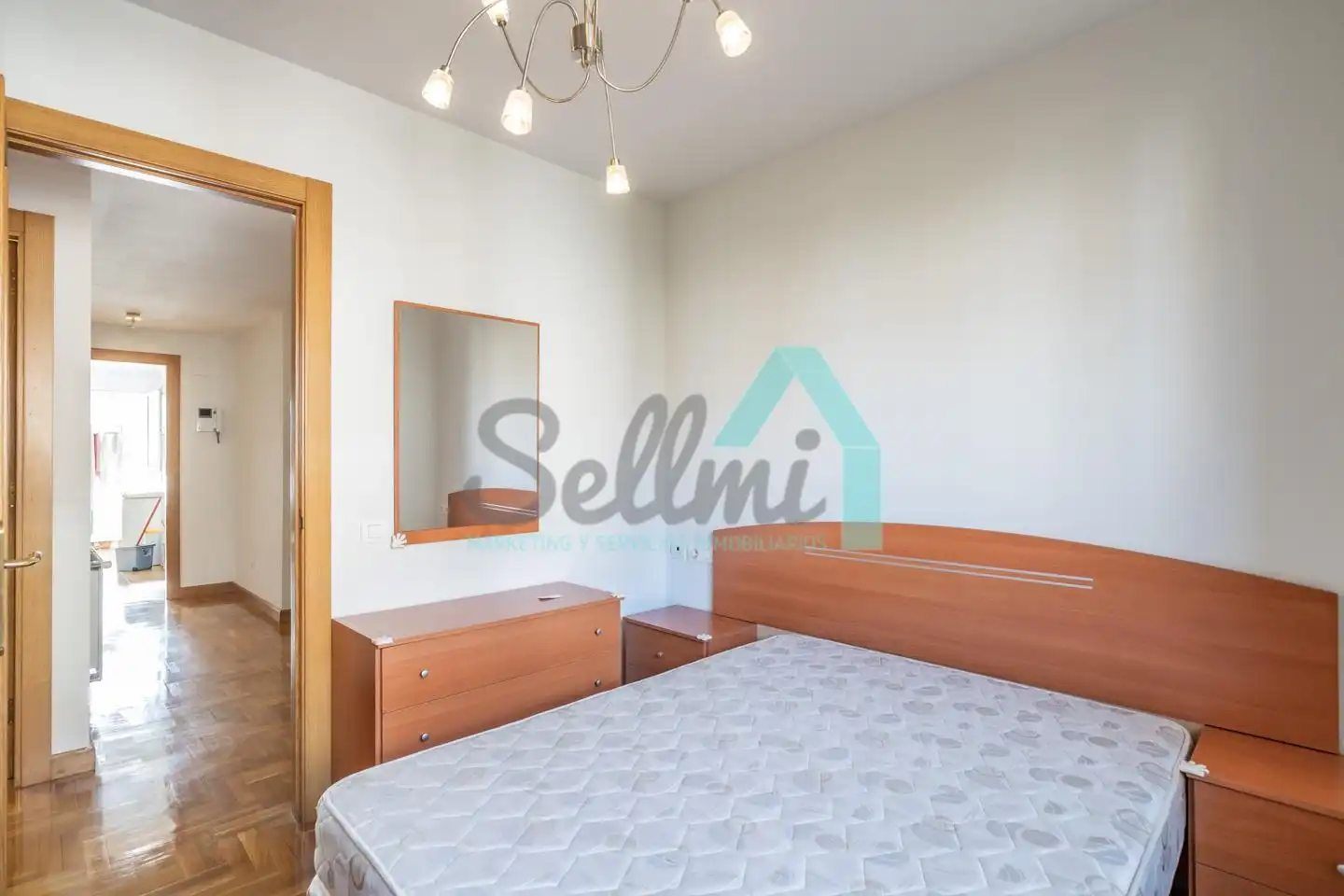Bedroom of Flat for rent in Oviedo   with Heating, Parquet flooring and Furnished