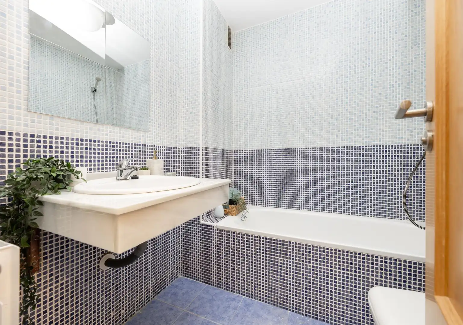 Baño de Piso en venta en La Zubia con Calefacción y Balcón