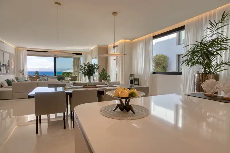 Menjador de Apartament en venda en Marbella amb Aire condicionat, Calefacció i Jardí privat