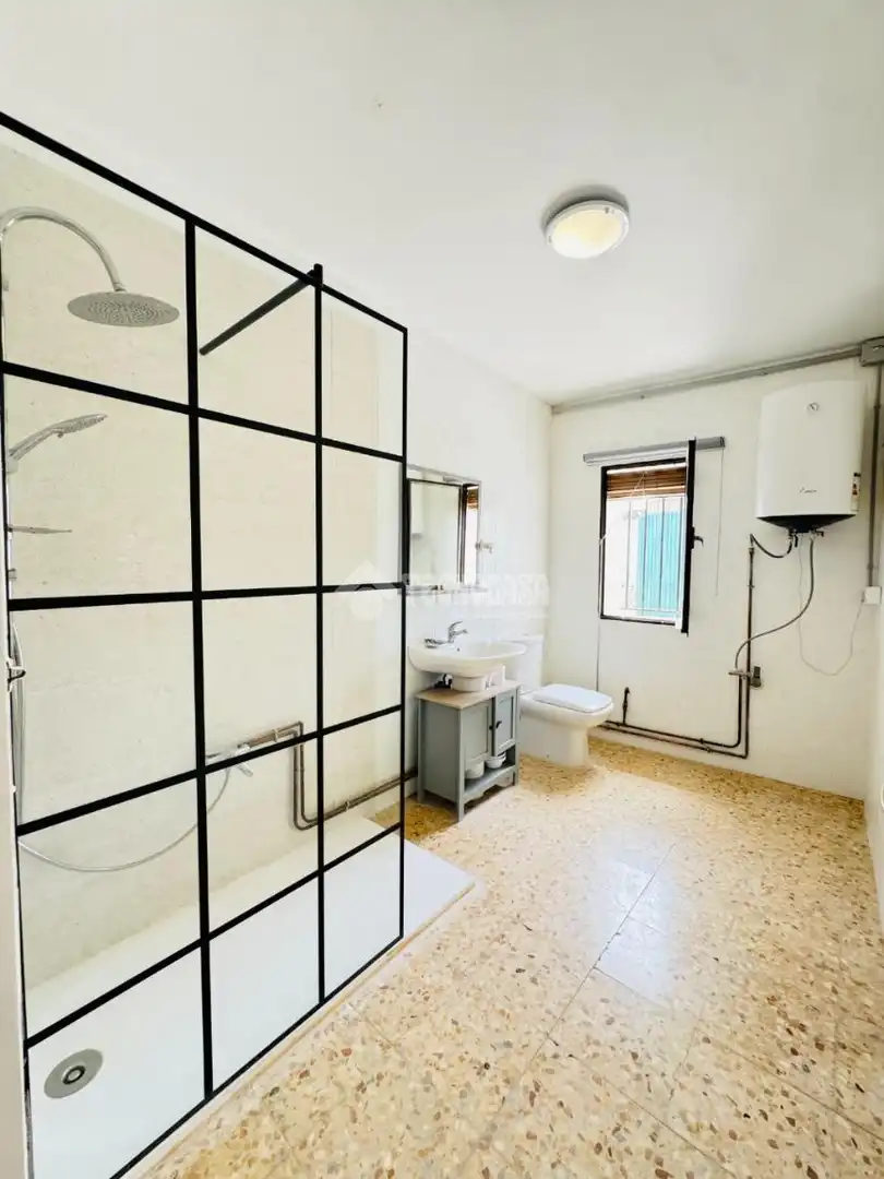 Baño de Casa adosada en venta en Nambroca con Aire acondicionado, Terraza y Trastero