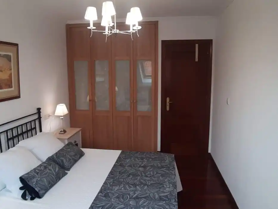 Schlafzimmer von Wohnung zur Miete in Boiro mit Heizung, Privatgarten und Parkett