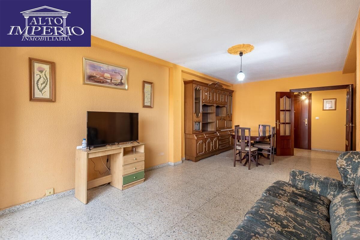 Living room of Flat for sale in  Granada Capital  with Air Conditioner