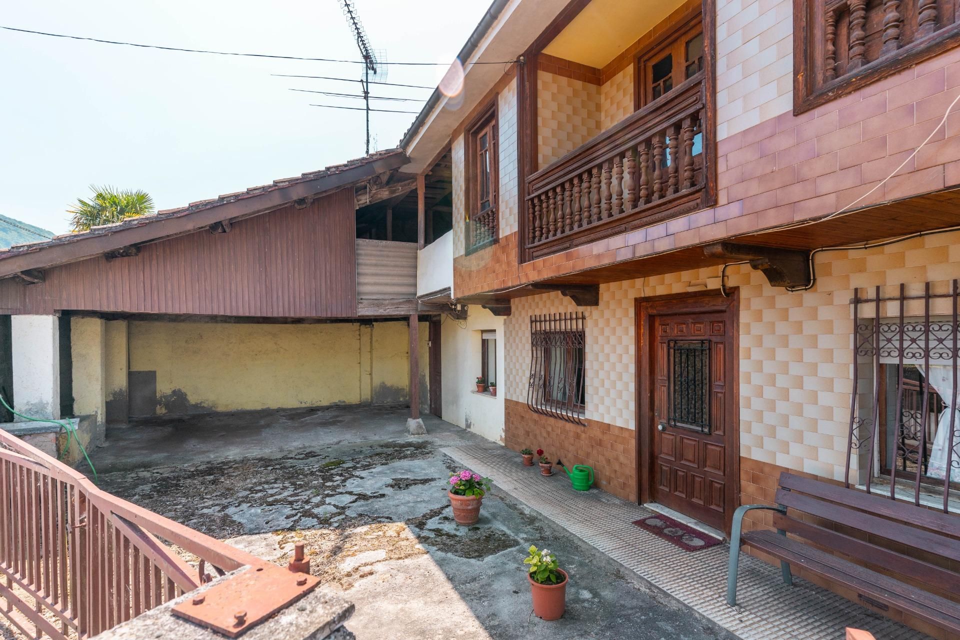 Vista exterior de Casa o xalet en venda en Nava amb Calefacció, Jardí privat i Balcó