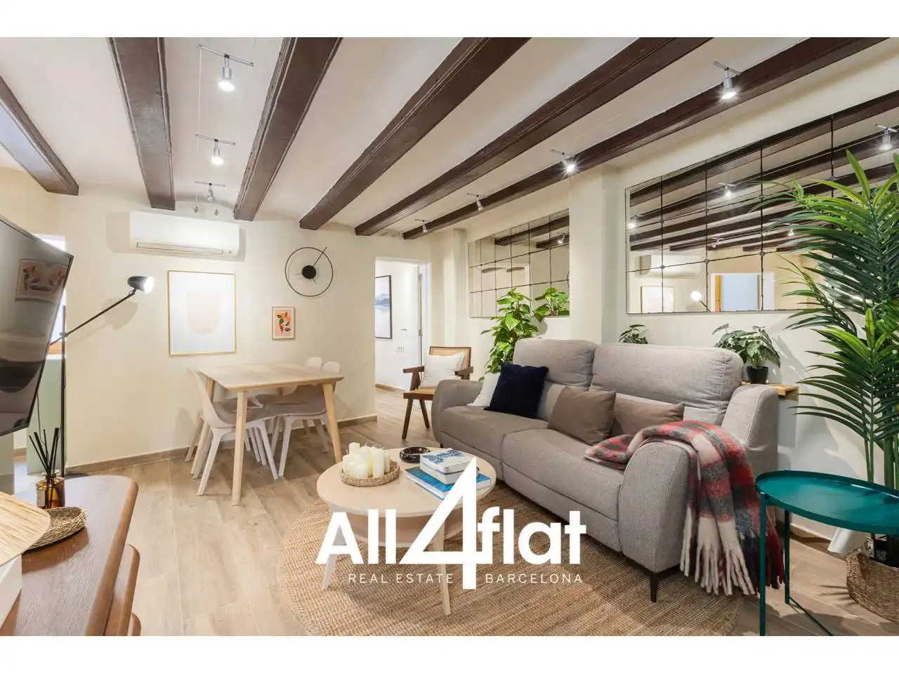 Wohnzimmer von Wohnung zum Verkauf in Barcelona mit Klimaanlage, Parkett und Möbliert