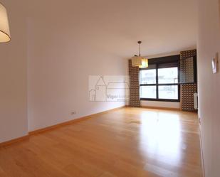 Living room of Flat to rent in Vigo   with Heating, Parquet flooring and Terrace