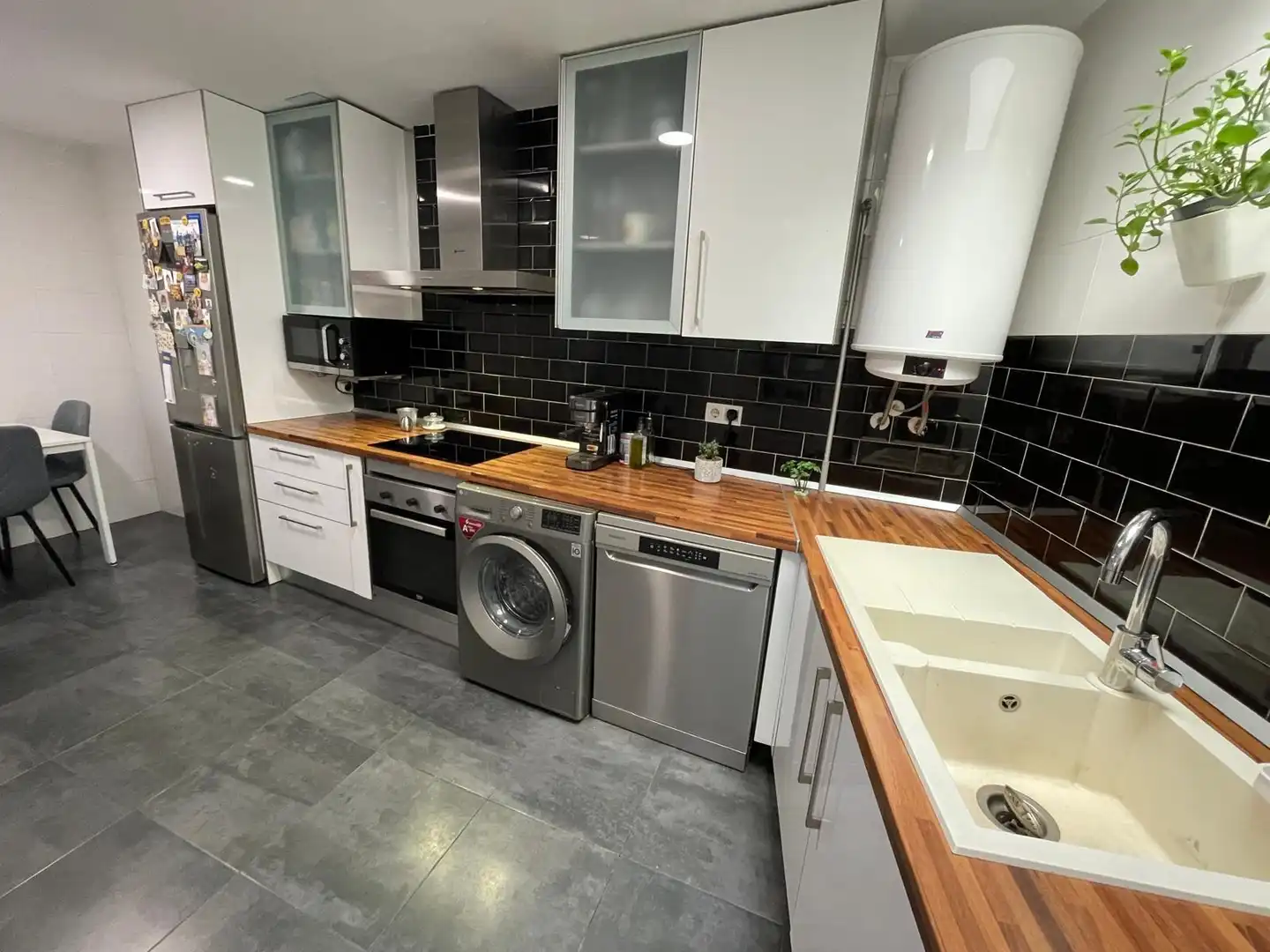 Kitchen of Houses for sale in Málaga  with Air Conditioner, Terrace and Furnished