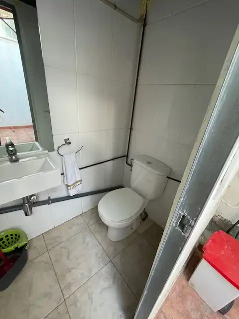 Badezimmer von Geschaftsraum zur Miete in Arenys de Mar mit Klimaanlage und Heizung