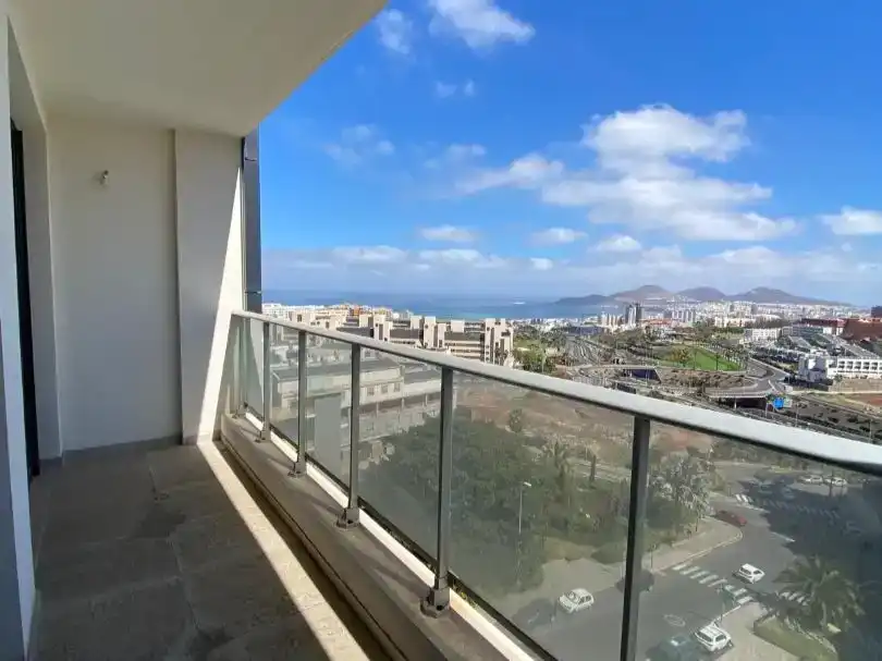 Vista exterior de Pis en venda en Las Palmas de Gran Canaria amb Piscina i Balcó