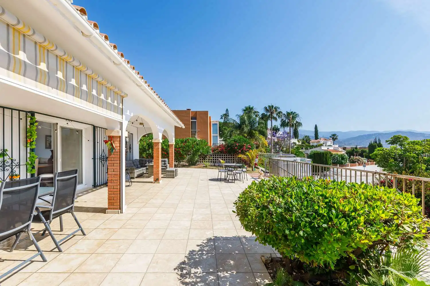 Terrassa de Casa o xalet en venda en Vélez-Málaga amb Aire condicionat, Traster i Internet