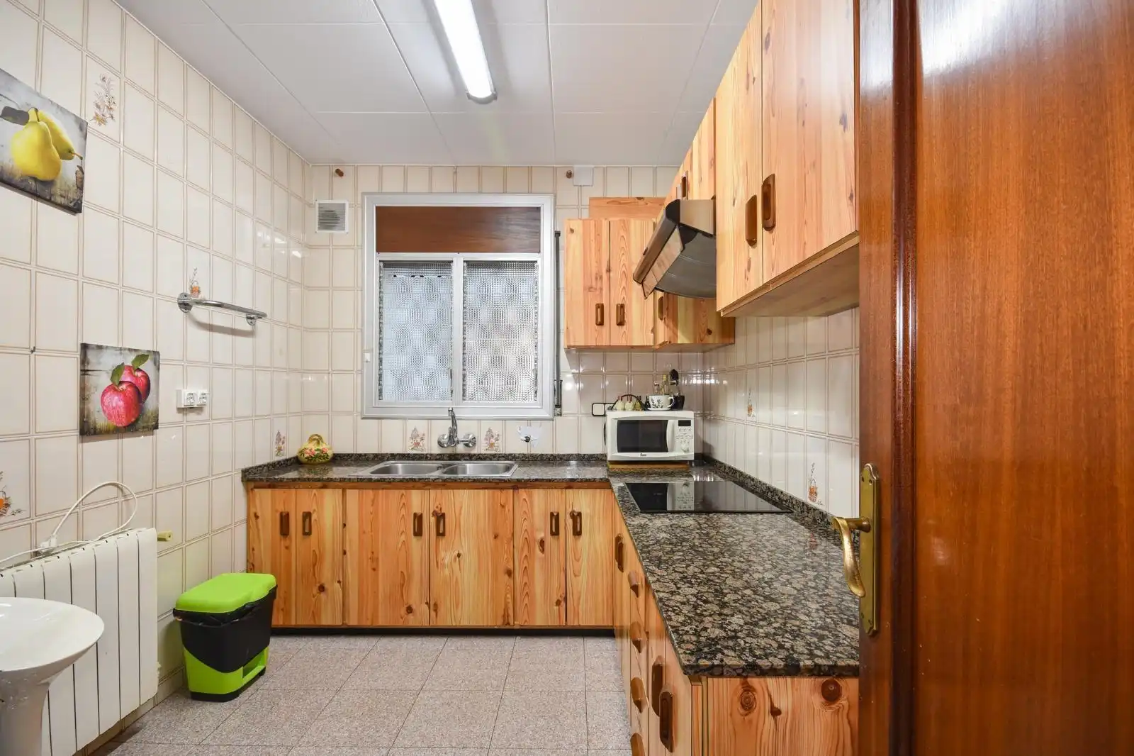 Cocina de Casa o chalet en venta en Santa Perpètua de Mogoda con Aire acondicionado, Calefacción y Jardín privado
